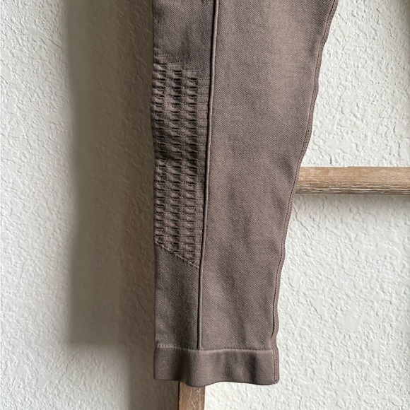 Squat Wolf Seamless Beige Leggings sz: Small - Picture 4 of 8